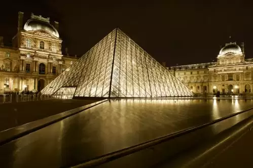 BEST WESTERN PREMIER Hôtel Trocadéro la Tour Paris  – Pyramide du Louvre de Nuit